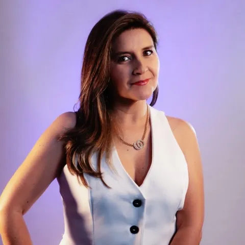 María Lourdes Salazar